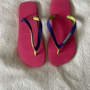 Havaianas Vibrant Pink Flip Flops with Purple Straps size 41